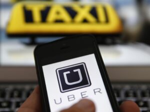 Vínculo de emprego entre Uber e motorista